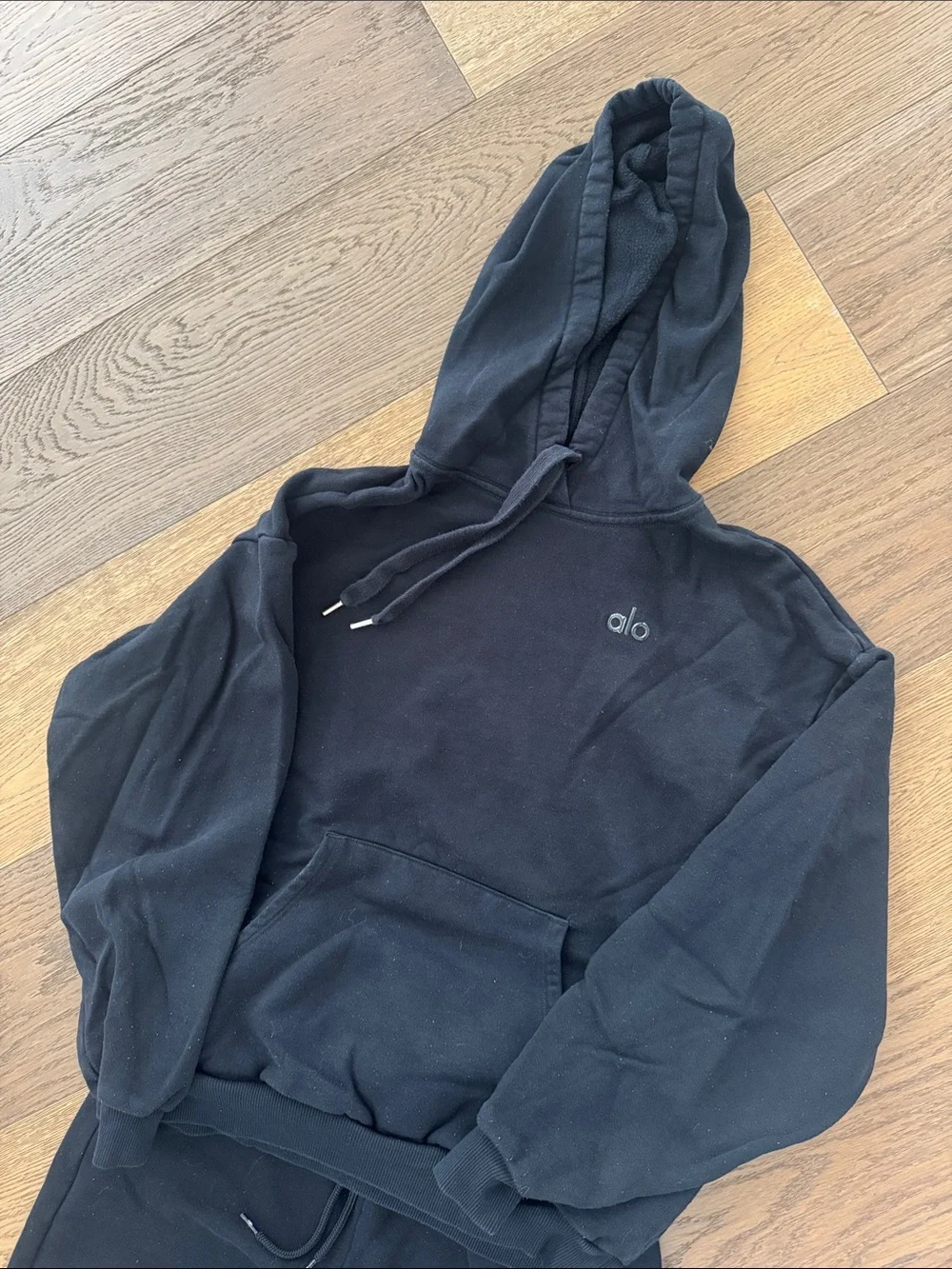2 piece ALO Yoga Black Hoodie and Sweatpants Set
